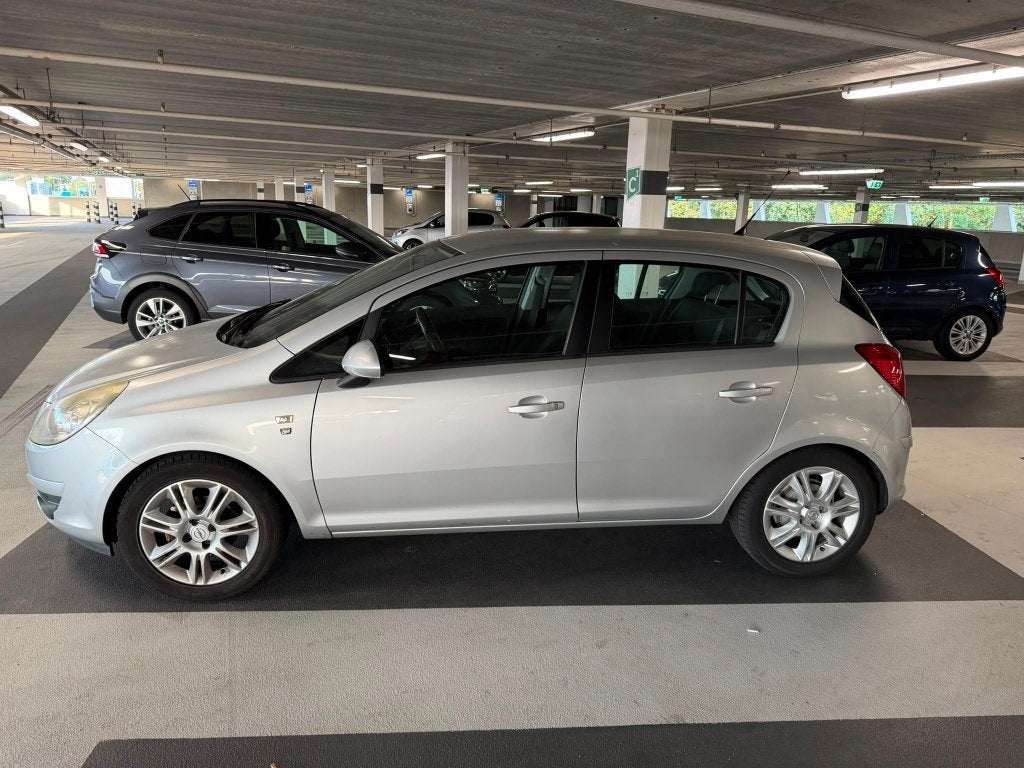 Opel Corsa 5 deurs, 40 €/maand, Zwart, 1045 kg, Handgeschakeld