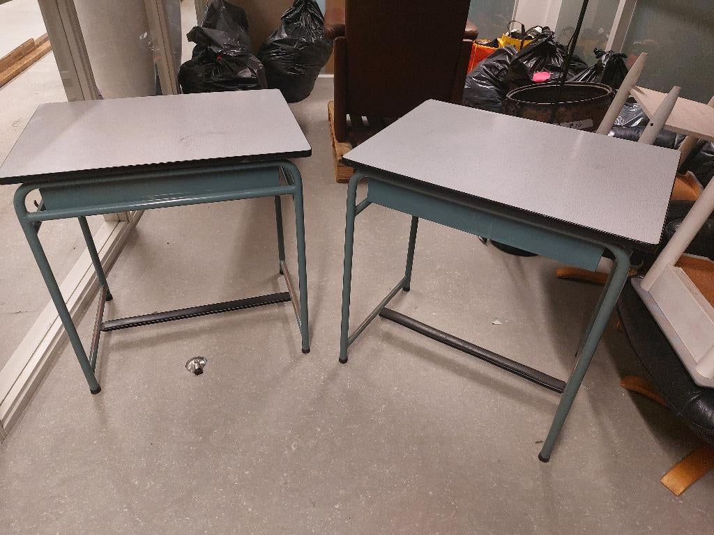 2 vintage schoolbankjes ( 500292), Ophalen