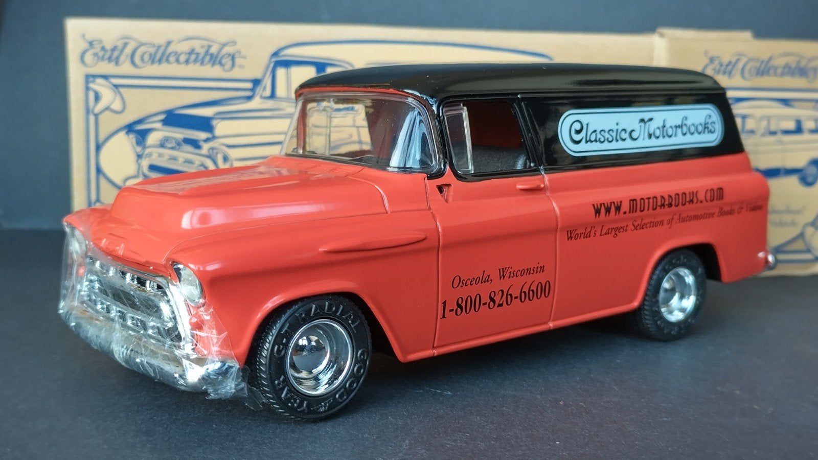 Chevrolet Suburban 1957 1:24 Ertl Collections Pol, Hobby en Vrije tijd, Overige merken, Auto, Verzenden, .