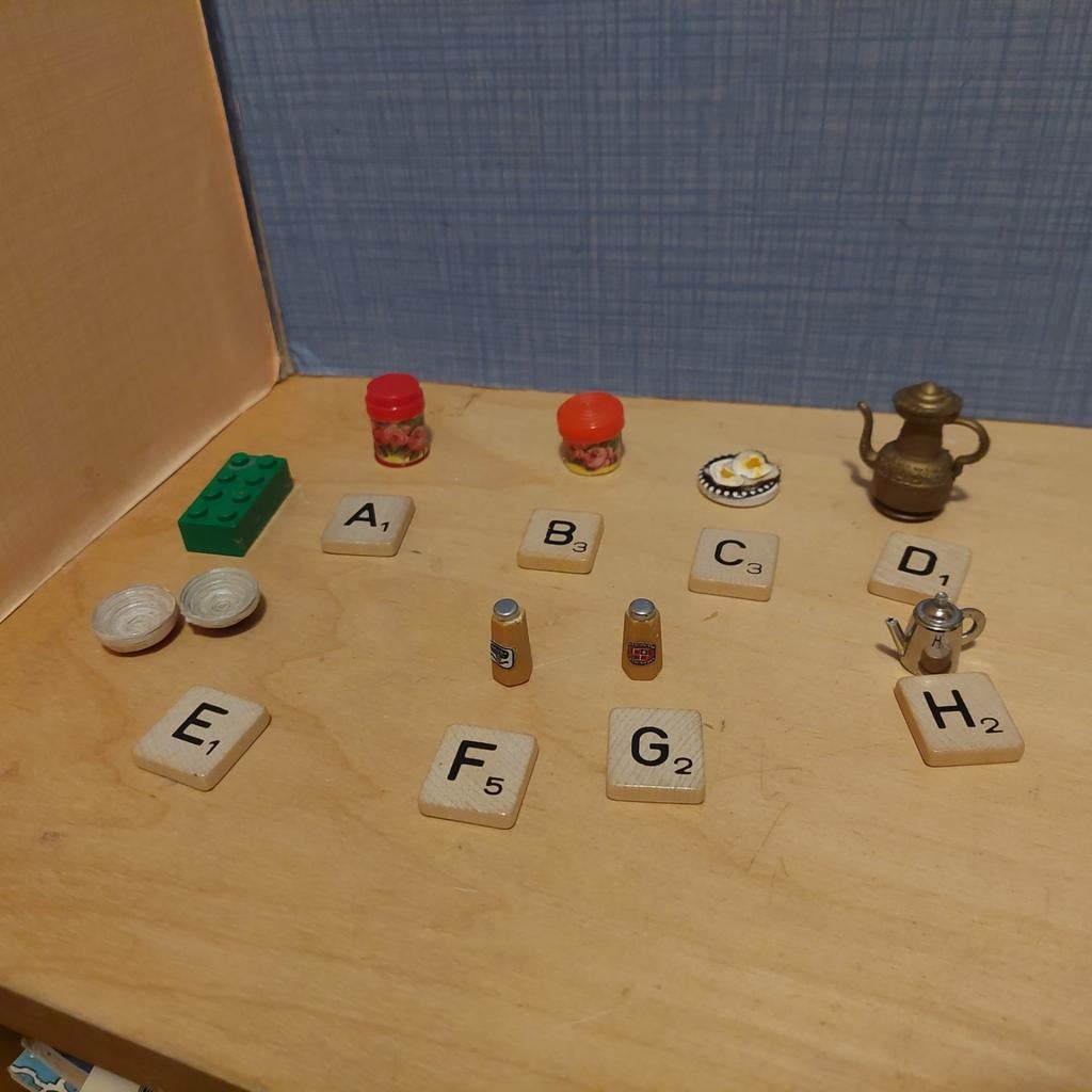 Voor de poppenhuis keuken per letter, Ophalen of Verzenden, Poppenhuis