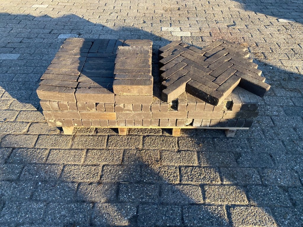 025. 2.88 m2 Waalformaat Zwart-paars 5x20x6 cm €57,50!, Tuin en Terras, Ophalen, Keramiek, Klinkers, Zo goed als nieuw