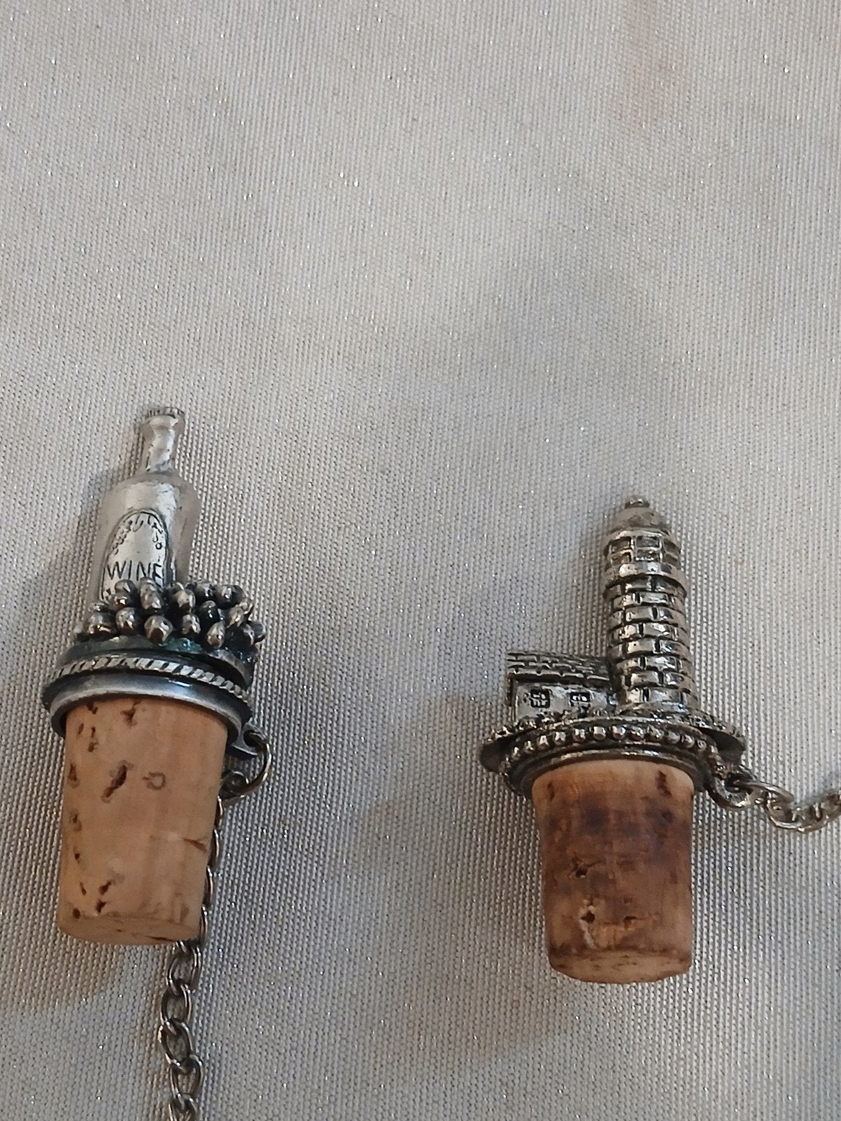 Set van 2 vintage massive tinnen flessenstoppers, Ophalen of Verzenden