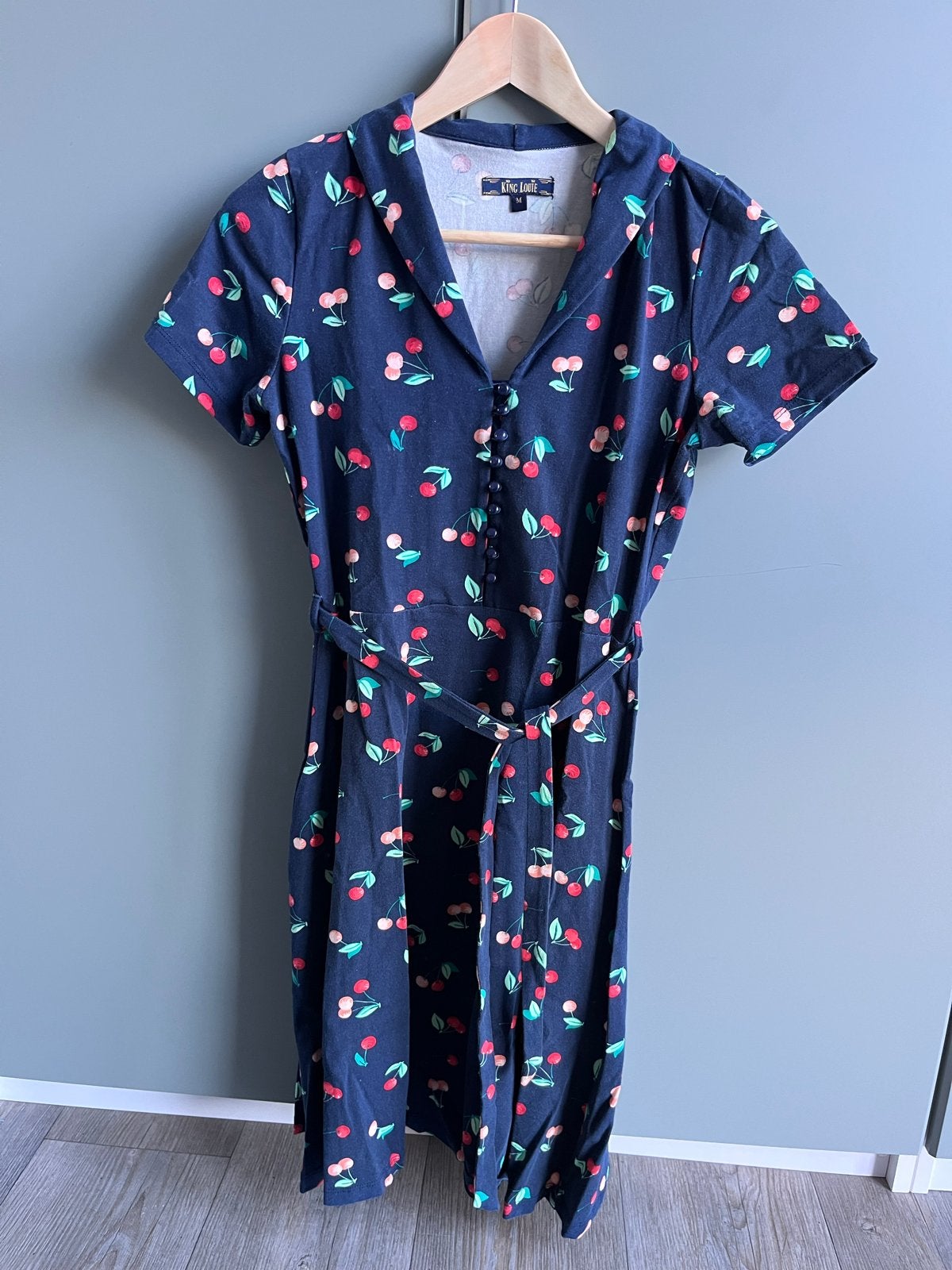 King Louie jurk met kersenprint, maat M, Blauw, Zo goed als nieuw, Onder de knie, Ophalen
