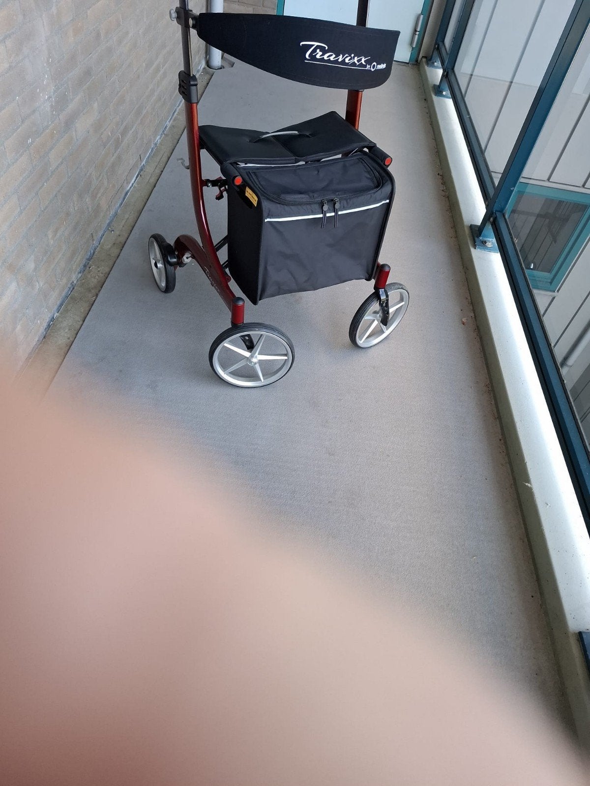 rollator Travixx, rood maat M, Ophalen, Zo goed als nieuw