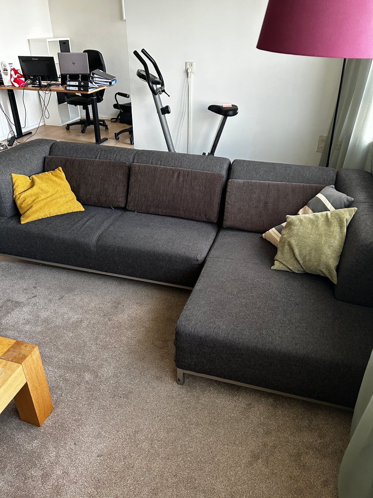 Comfortabele donkergrijze hoekbank, Ophalen, 250 tot 300 cm, Gebruikt, 125 tot 150 cm