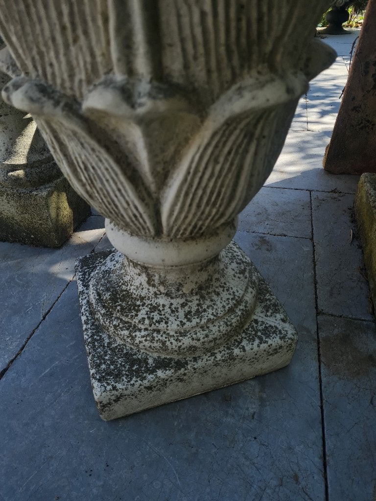 Vintage betonnen bloempot tulp vorm foto 1 t/m 3, Tuin en Terras, Ophalen, Heikant 21 Kaatsheuvel, Minder dan 60 cm, Zo goed als nieuw