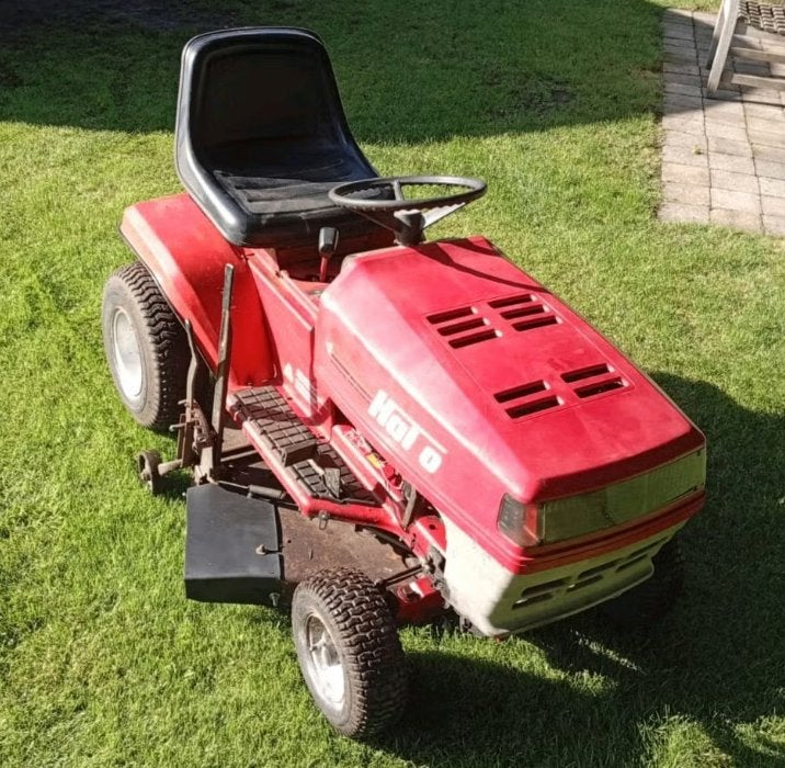 Robuuste en degelijke truintractor / tuintrekker / zitmaaier, Complete serie of reeks, Ophalen, Gelezen