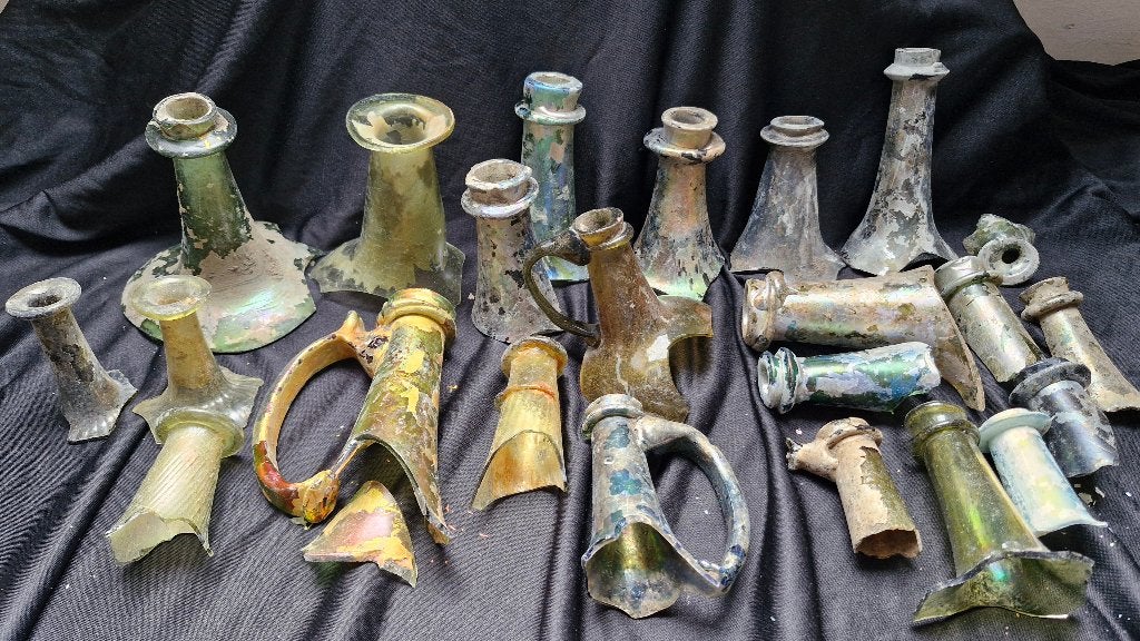 Bodemvondsten zeldzame flessenhalzen uit de 17 eeuw, Antiek en Kunst, Antiek | Glas en Kristal, Verzenden