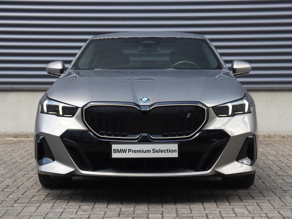BMW i5 eDrive40 | M Sportpakket Pro | Harman Kardon | Drivin, Auto's, Gebruikt, Zwart, Met garantie (alle), 340 pk