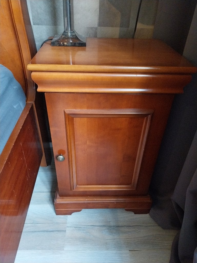 Nachtkastje 2x met bijbehorende commode, Ophalen, Overige materialen, Gebruikt, 65 cm of meer