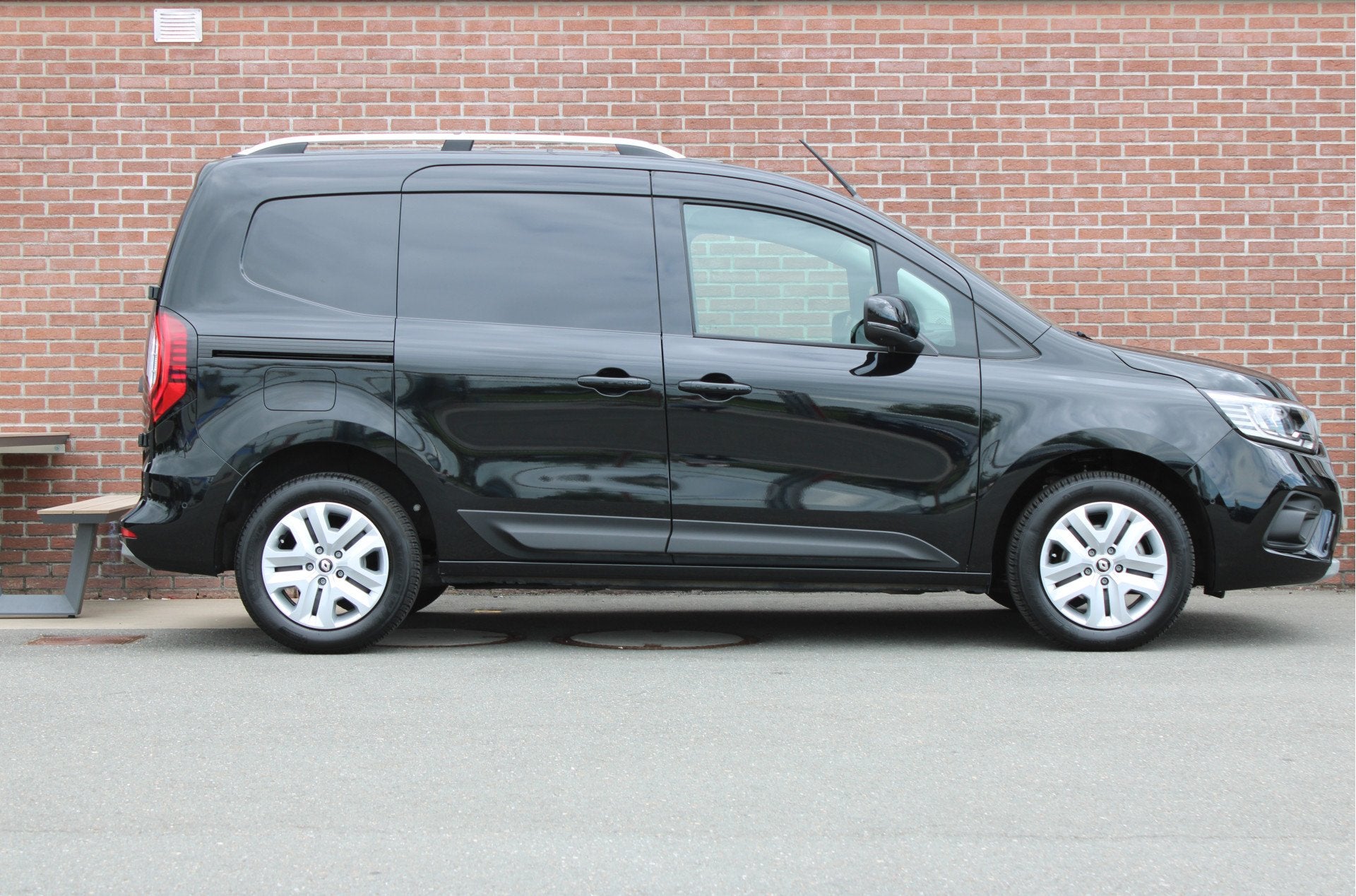 Renault Kangoo 1.5 Blue dCi 115PK Luxe L1 |CAMERA|CRUISE|LED, Auto's, Stof, Gebruikt, Zwart, 4 cilinders