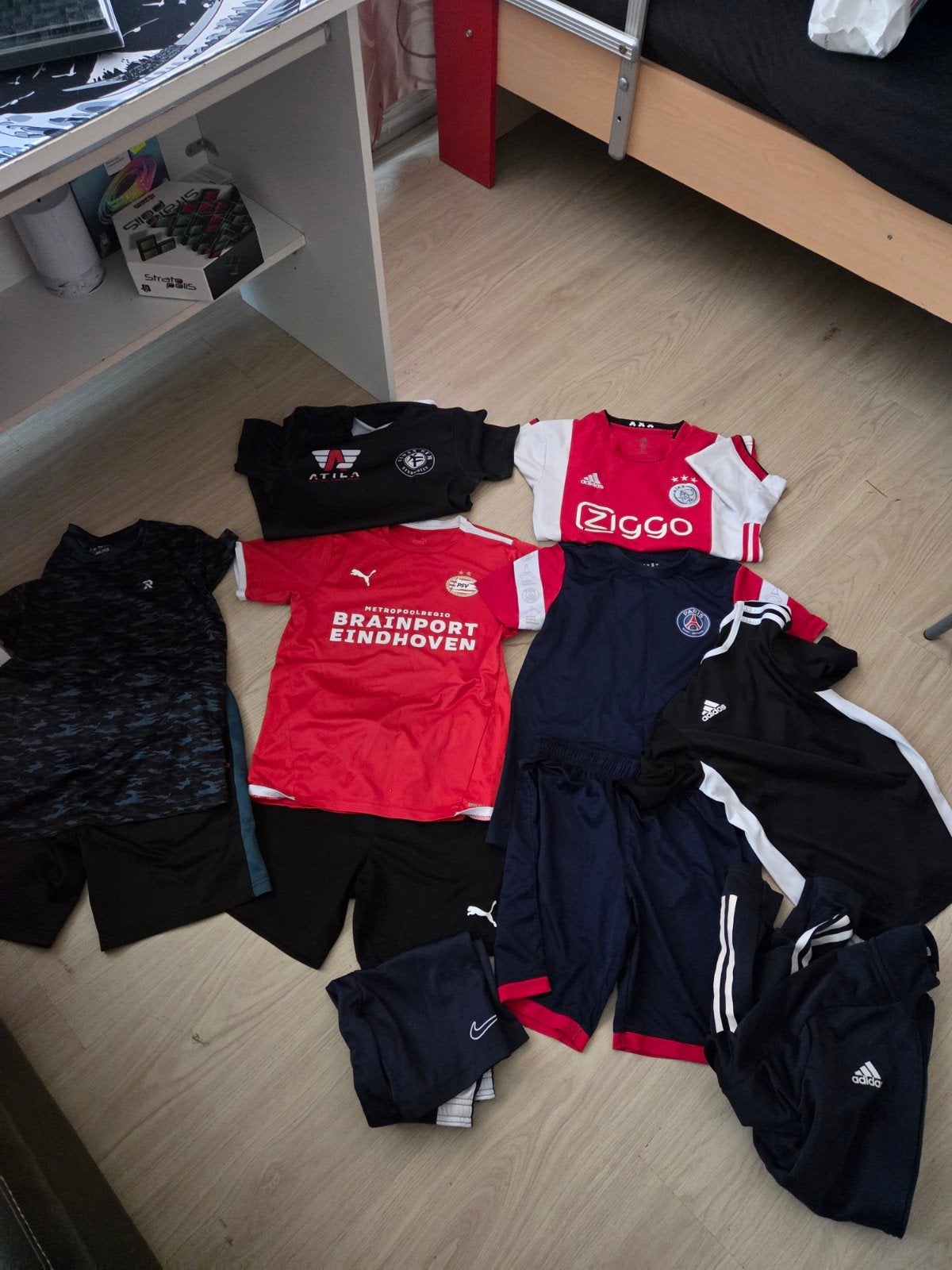 Gloednieuwe sportkleding voor jongens - Maat 152, Ophalen, Nieuw, Diverse, Jongen