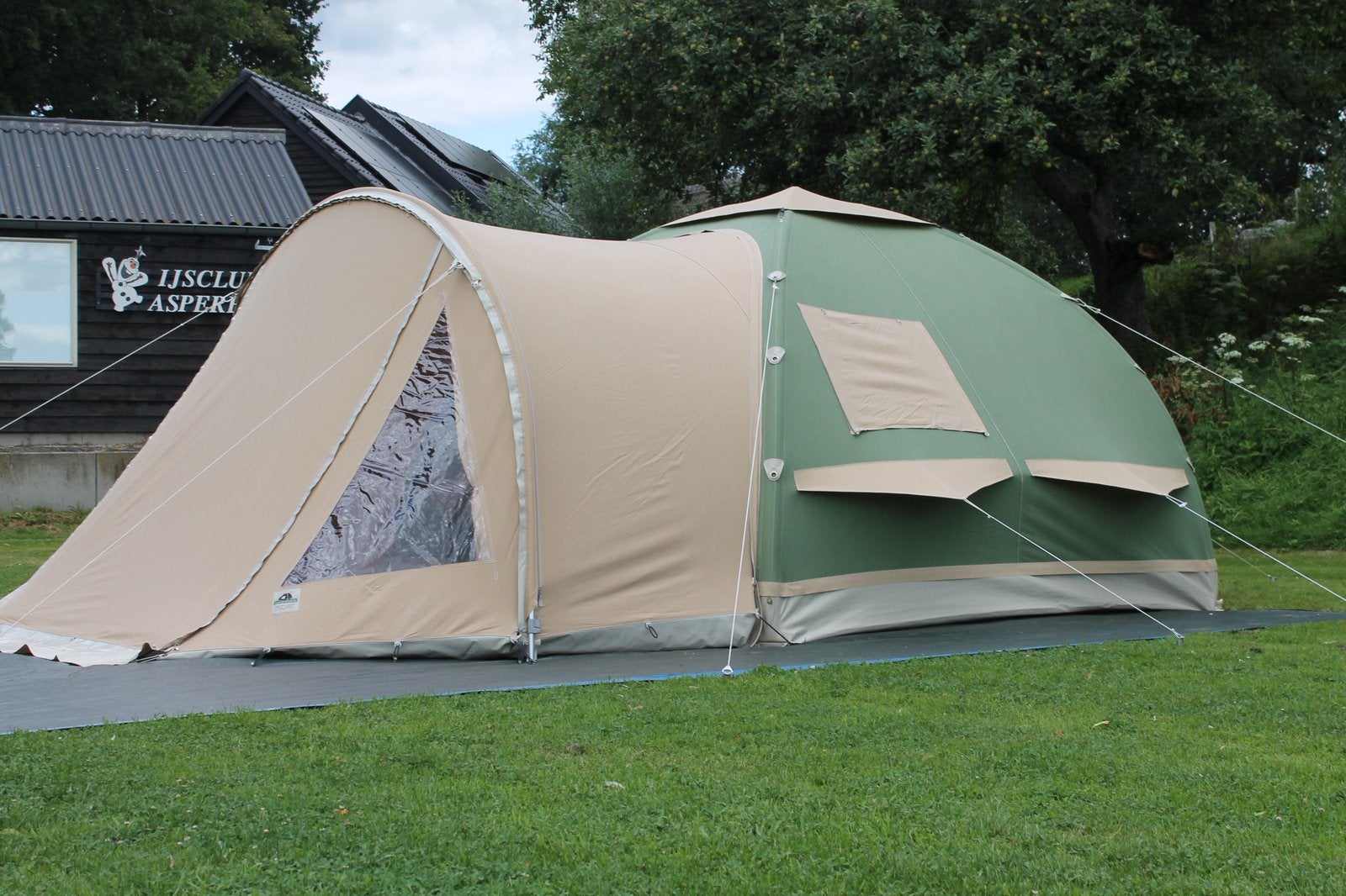 Karsten oppompbare tent 300 zeegroen uitstekende staat, Ophalen, Zo goed als nieuw, Tot en met 4