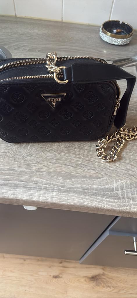 Guess tas, Sieraden, Tassen en Uiterlijk, Tassen | Damestassen, Ophalen of Verzenden, Zo goed als nieuw, Zwart, Handtas
