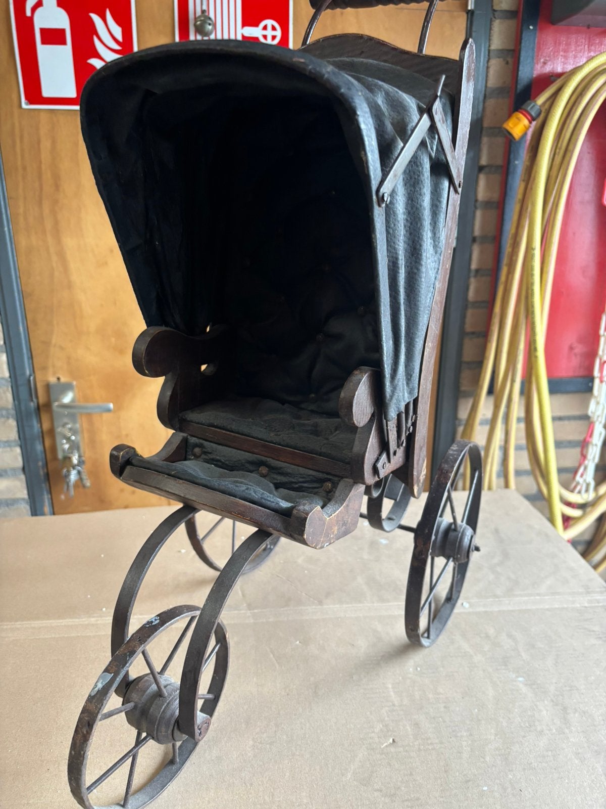 Antieke Poppenwagen - Decoratief en Charmant, Ophalen
