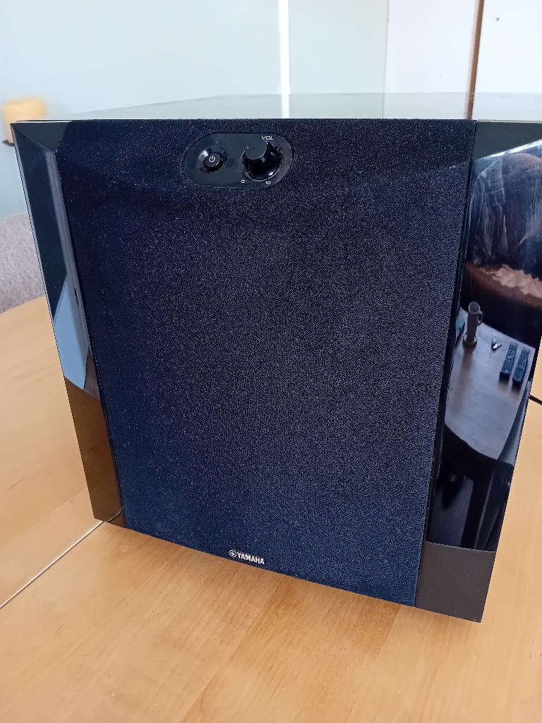 Te koop: een Yamaha subwoofer, Audio, Tv en Foto, Luidsprekers, Subwoofer, Zo goed als nieuw, 120 watt of meer, Ophalen