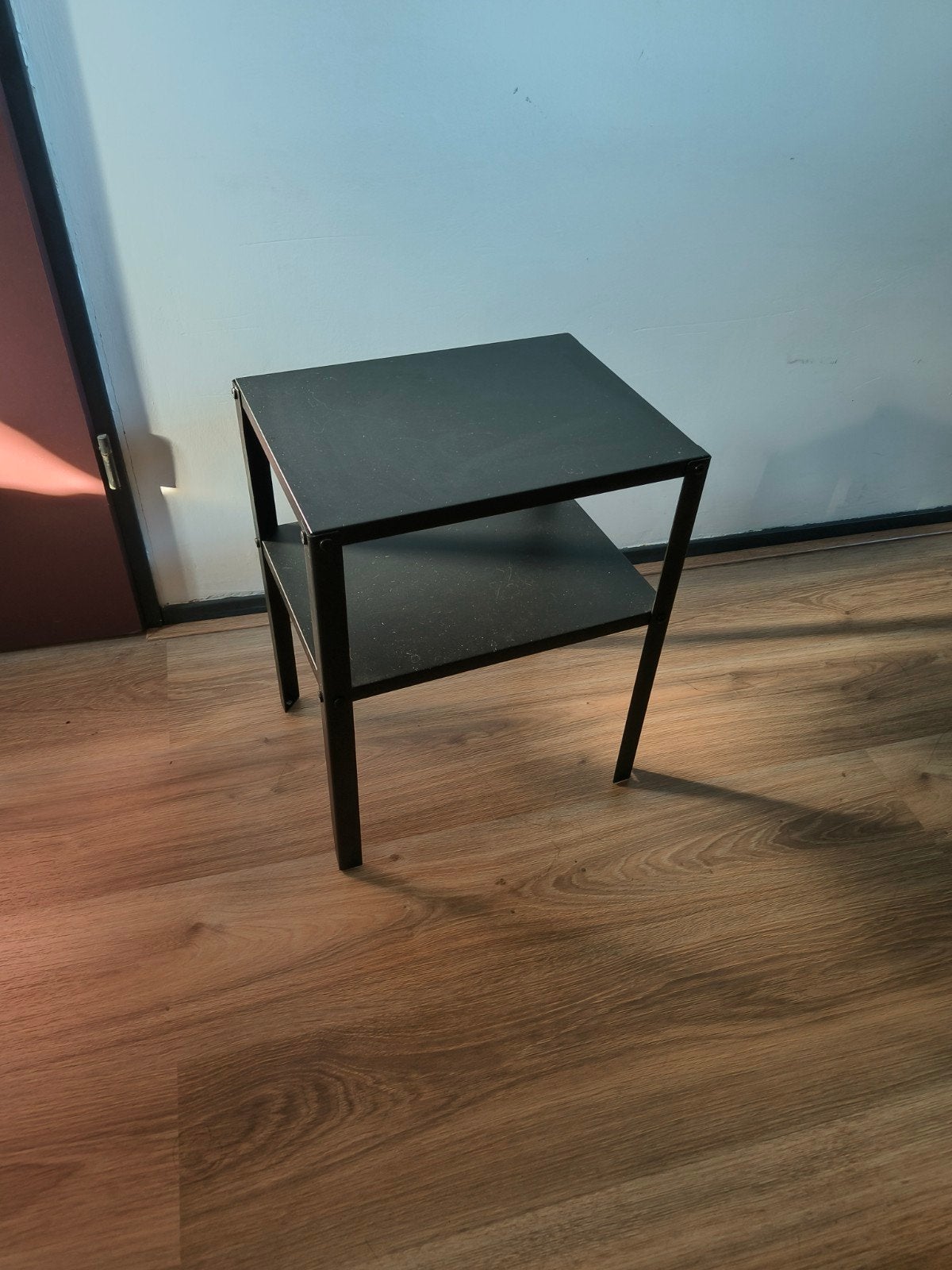 Zwart bed bijzettafeltje met twee niveaus, Minder dan 55 cm, Gebruikt, Metaal of Aluminium, Vierkant