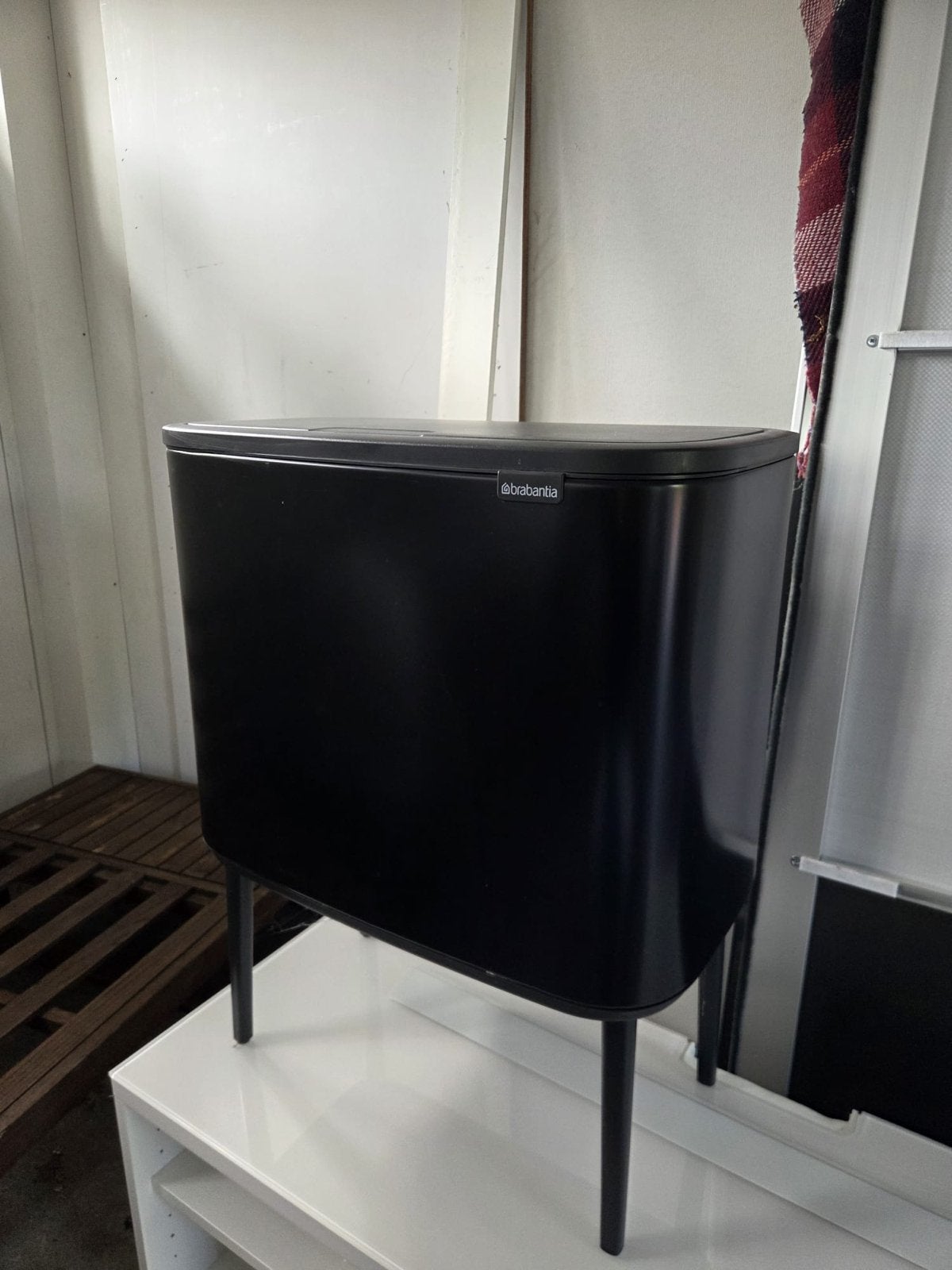 Brabantia prullenbak met 3 rollen vuilniszakken, Huis en Inrichting, Ophalen, 50 – 75, Zo goed als nieuw, Metaal