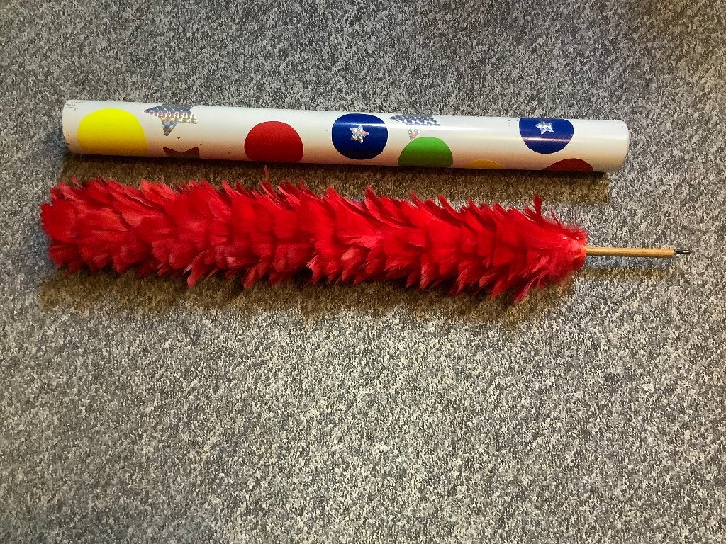 Goocheltruc, verkleurende Plumeau, 64 cm lang, Ophalen of Verzenden, Zo goed als nieuw