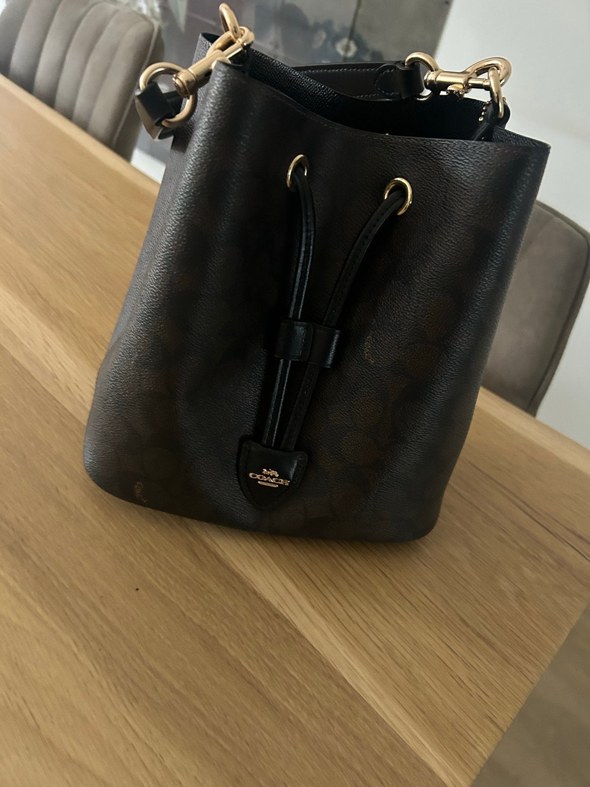 Coach Rowan Bucket Bag in Kenmerkend Canvas, Sieraden, Tassen en Uiterlijk, Ophalen of Verzenden, Nieuw, Bruin, Handtas