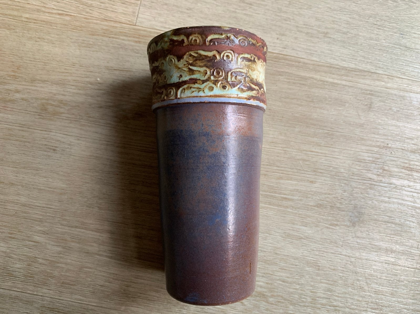 Vintage Aardewerk Vaas/Beker - Handgemaakt met Reliëf, Ophalen of Verzenden