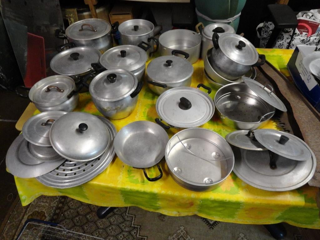Antieke aluminium pannen, hele serie en extra deksels, Ophalen of Verzenden
