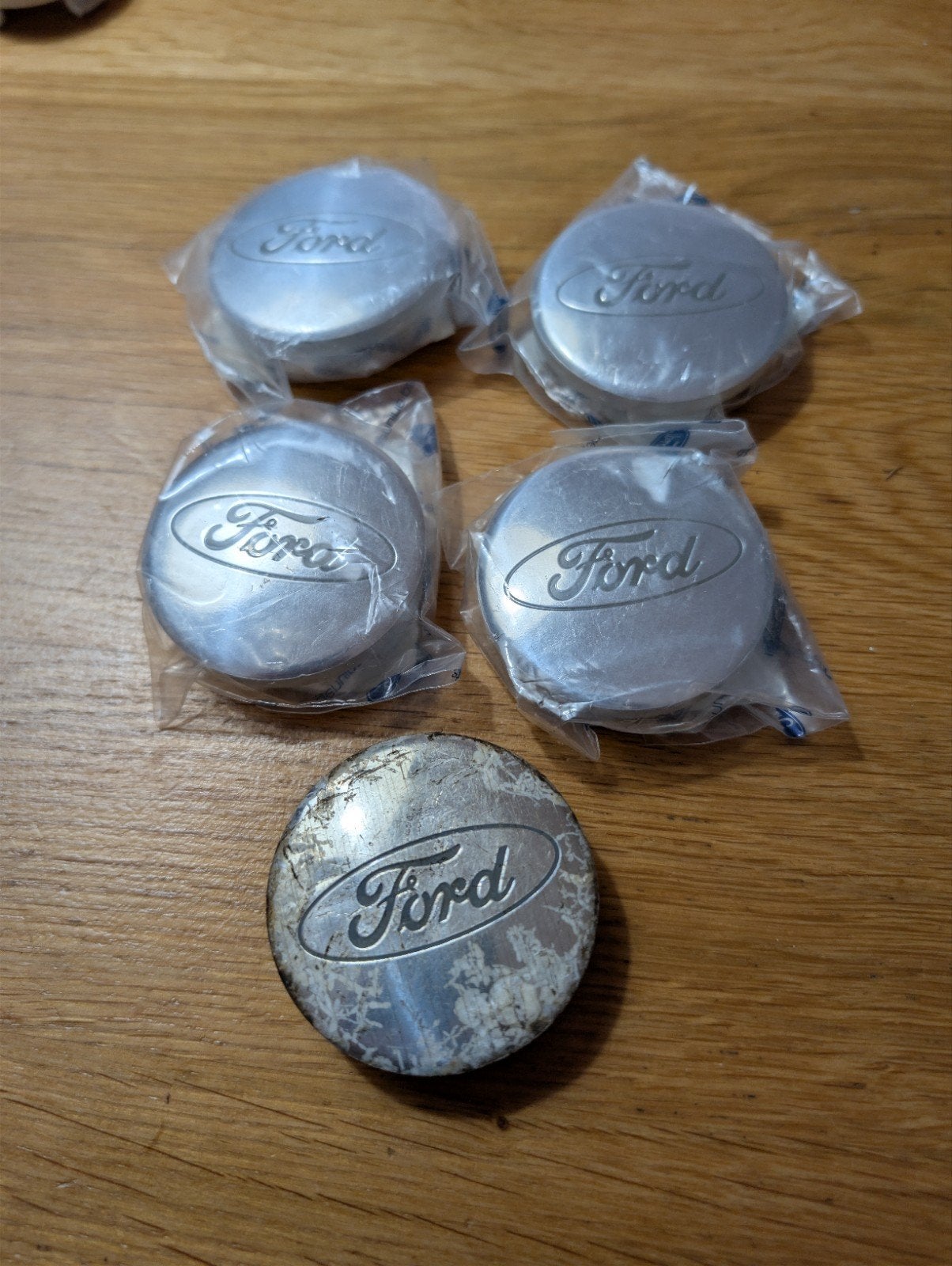 Ford Wielnaafdop 4 nieuwe, Ophalen of Verzenden