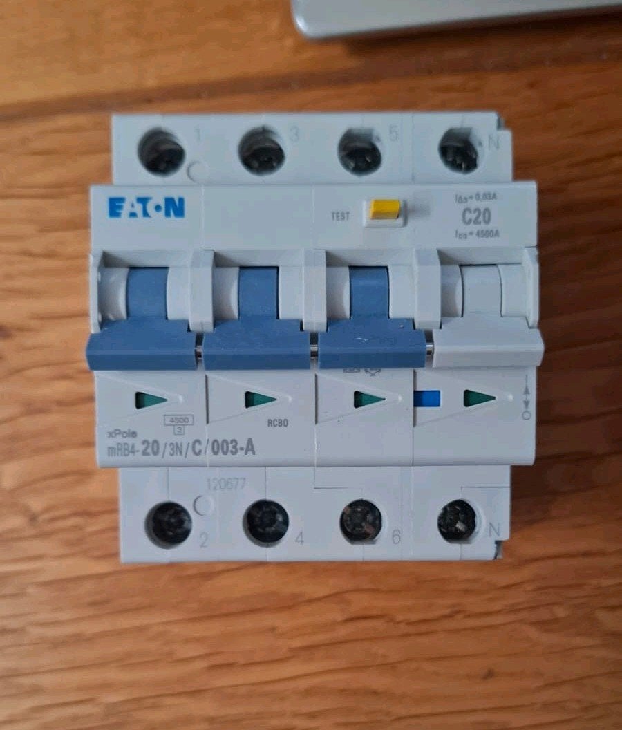 Eaton Aardlek automaat Eaton x pole mrb4 alamat 30a 3p+n 300, Ophalen of Verzenden, Zo goed als nieuw, Aardlekautomaat