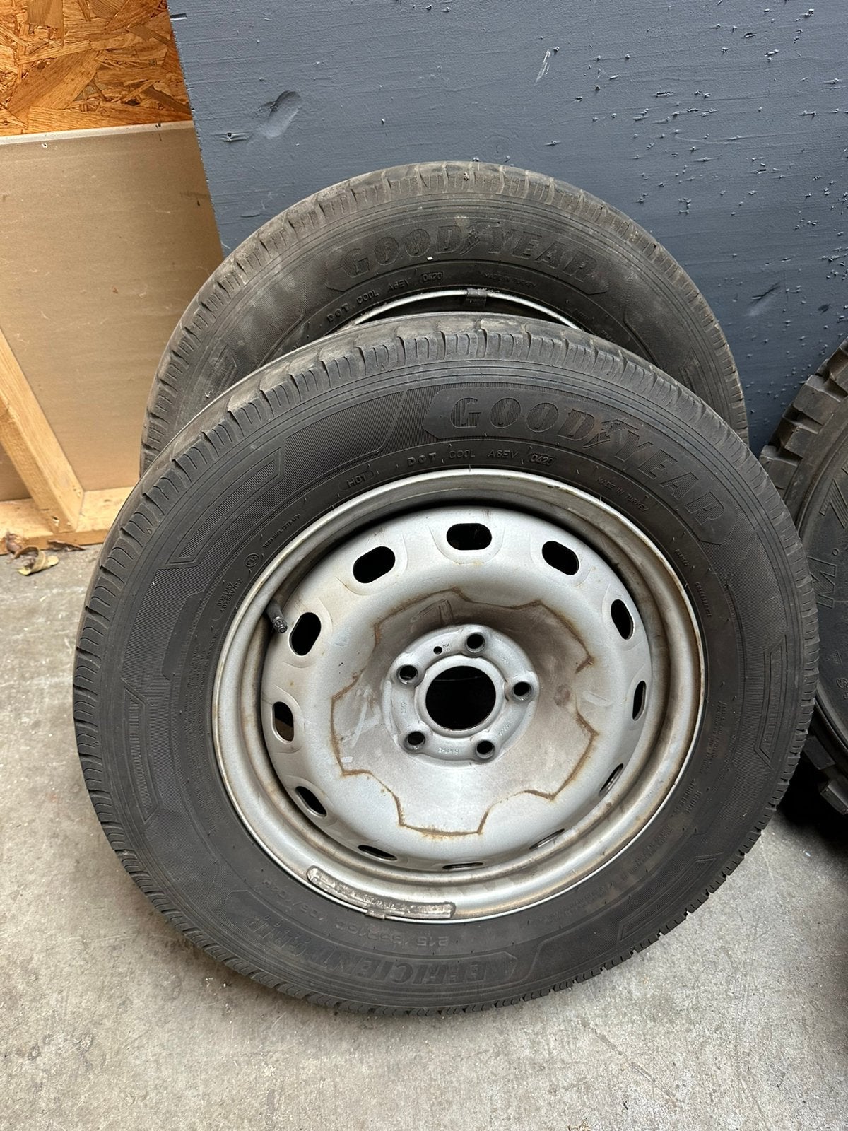 Gratis 2 16” velgen van een Renault trafic, Fiat Talento, Auto-onderdelen, Banden en Velgen, Ophalen, Velg(en), 16 inch, Zomerbanden