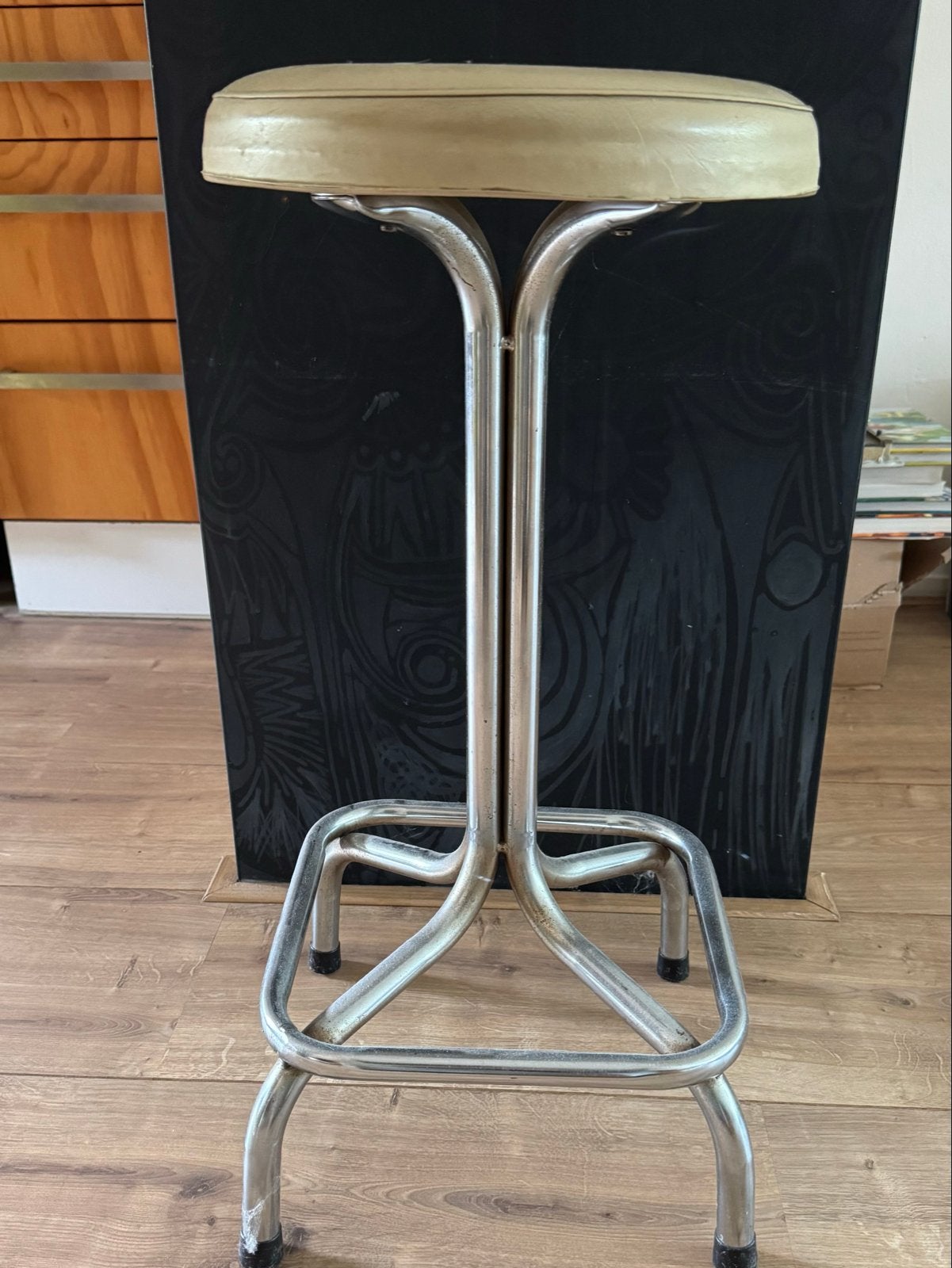 Vintage barkruk met beschadigd vinyl, reparatie nodig, Ophalen, Gebruikt, 60 tot 90 cm, 1 kruk