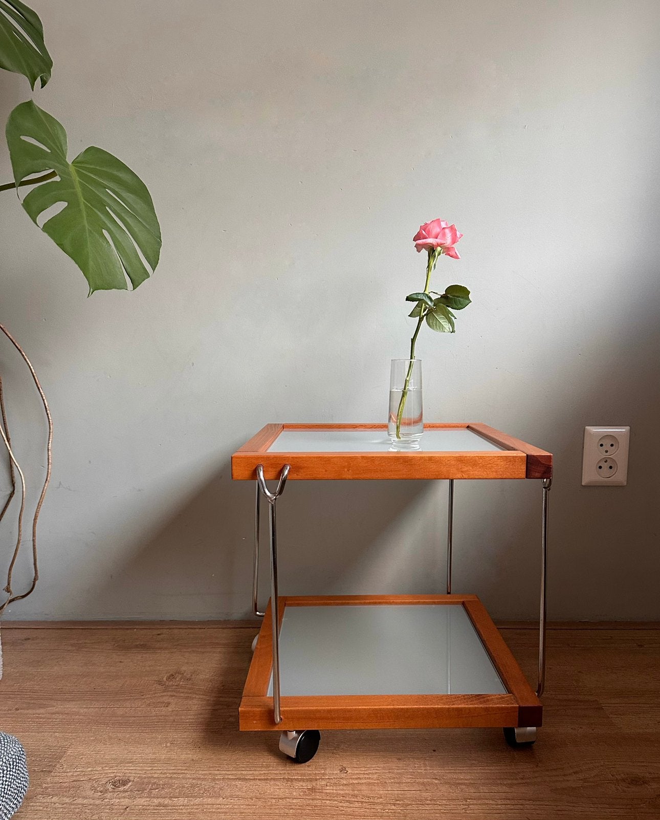 Deens Vintage bijzet tafeltje op wieltjes, Hyllinge Mobler, Ophalen, Gebruikt, Vierkant, Scandinavisch retro
