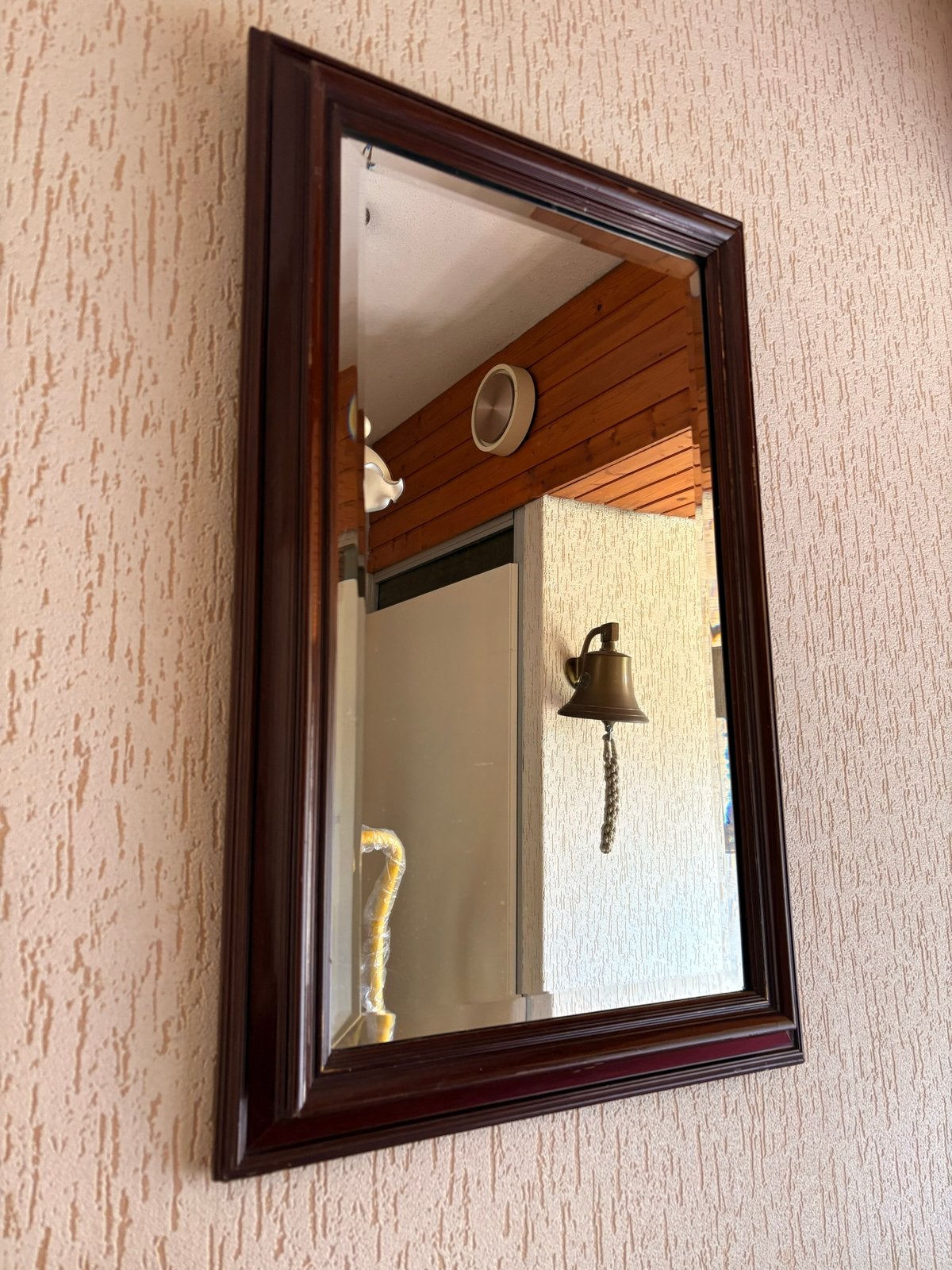 Klassieke wandspiegel met elegante houten lijst, Ophalen, Rechthoekig, 50 tot 100 cm, Minder dan 100 cm