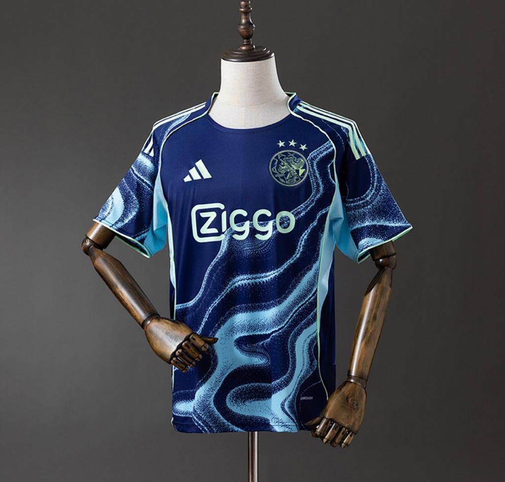 Ajax 25/26 away shirt, Tickets en Kaartjes, Sport | Voetbal, Seizoenskaart, Eén persoon