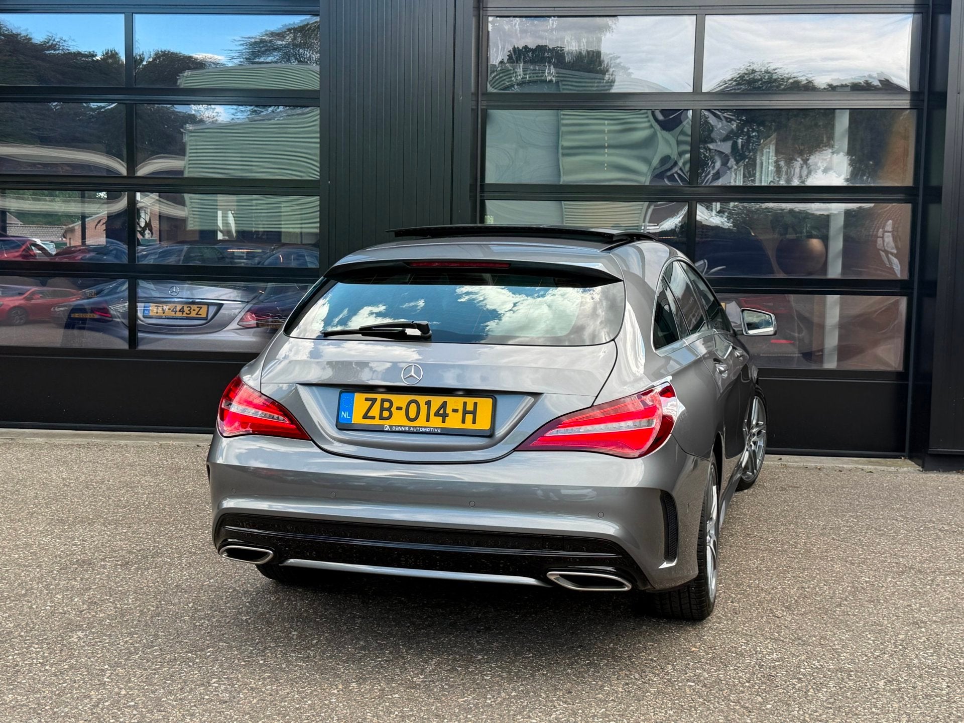 Mercedes-Benz CLA-klasse Shooting Brake 180 AMG Pano Camera, Auto's, Mercedes-Benz, CLA, 730 kg, Gebruikt, Euro 6