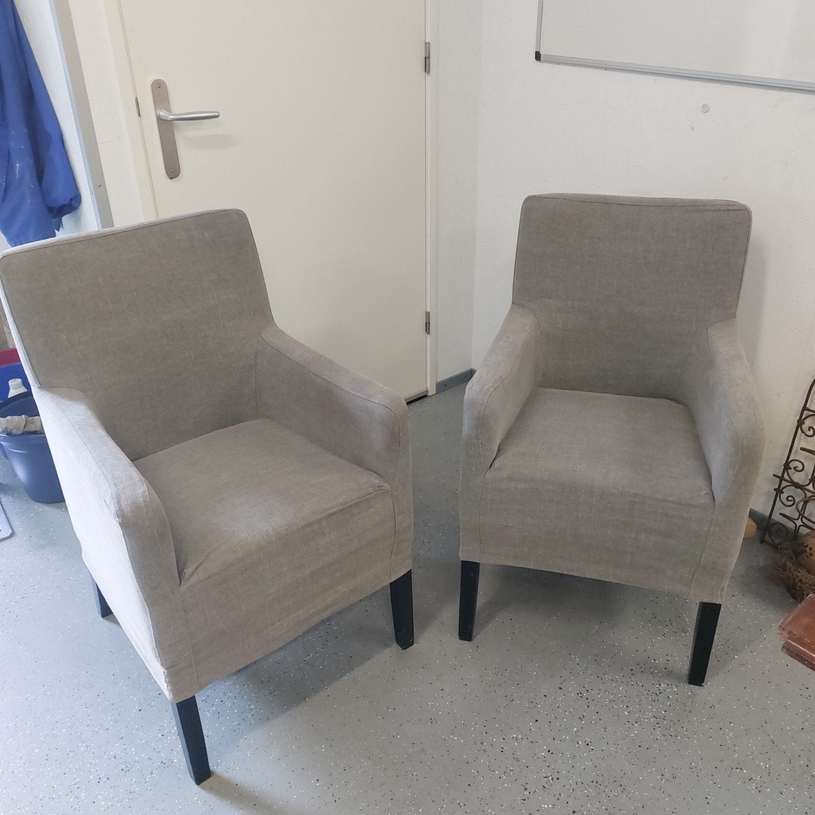 2 mooie eettafel stoelen met linnen hoezen, Huis en Inrichting, Stoelen, Ophalen, Gebruikt, Twee, Grijs