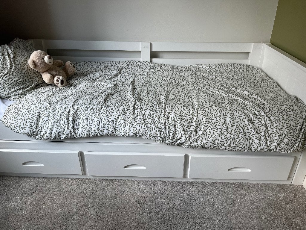 Bed IKEA, Huis en Inrichting, Slaapkamer | Bedden, Ophalen, Eenpersoons, Zo goed als nieuw, 120 cm