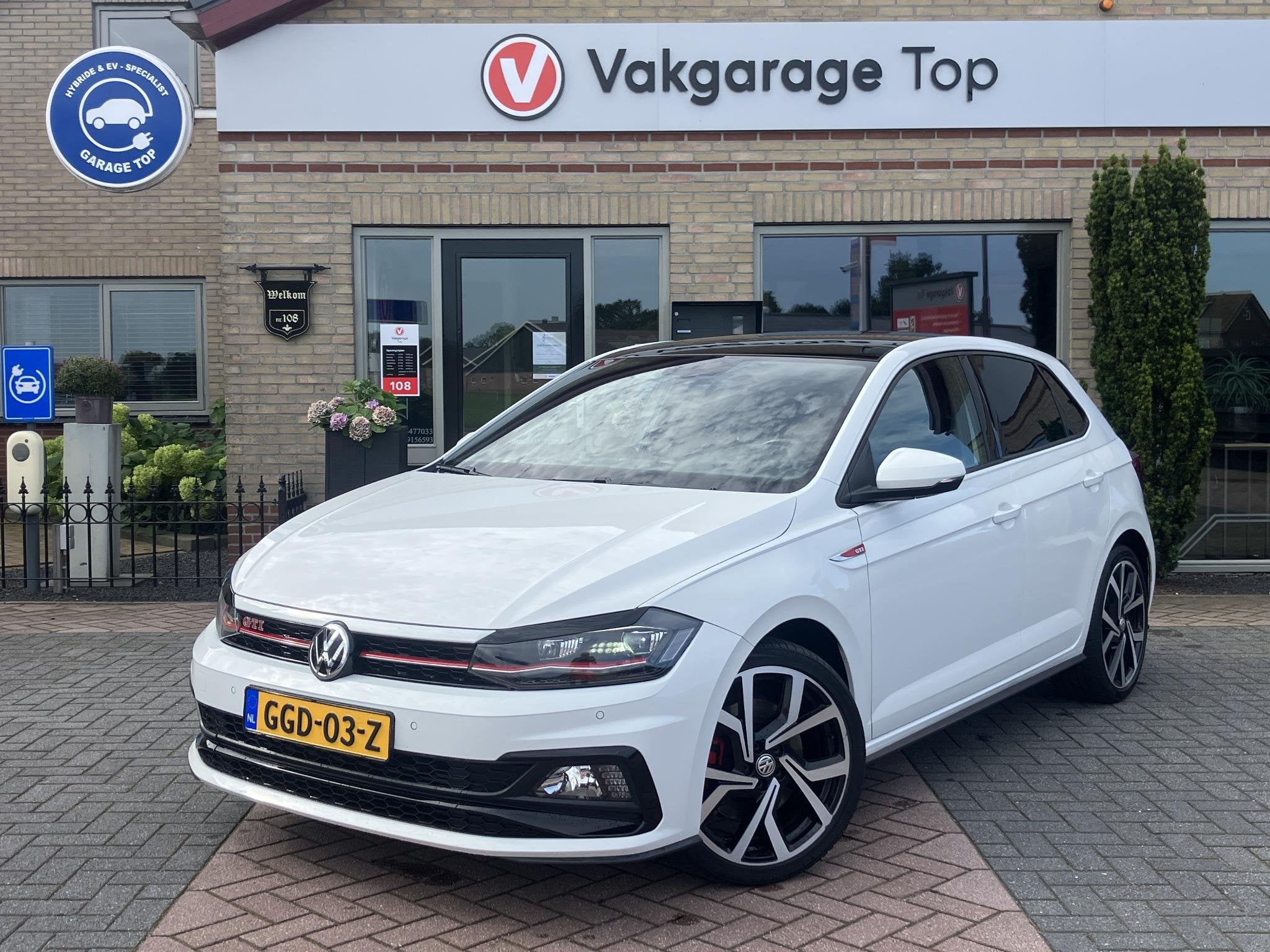 Volkswagen Polo 2.0 TSI GTI | ACC | Open dak | LED, Stof, Gebruikt, 4 cilinders, 1984 cc