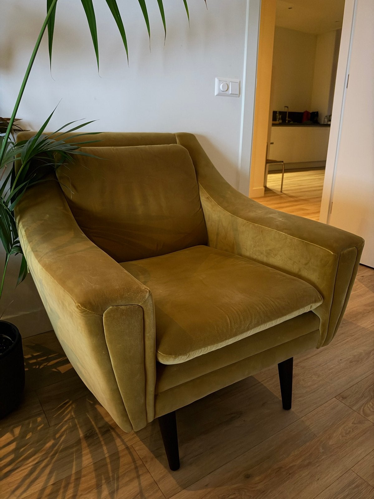 Soho House stoel in okergeel velours, Ophalen, Zo goed als nieuw, Stof, 75 tot 100 cm