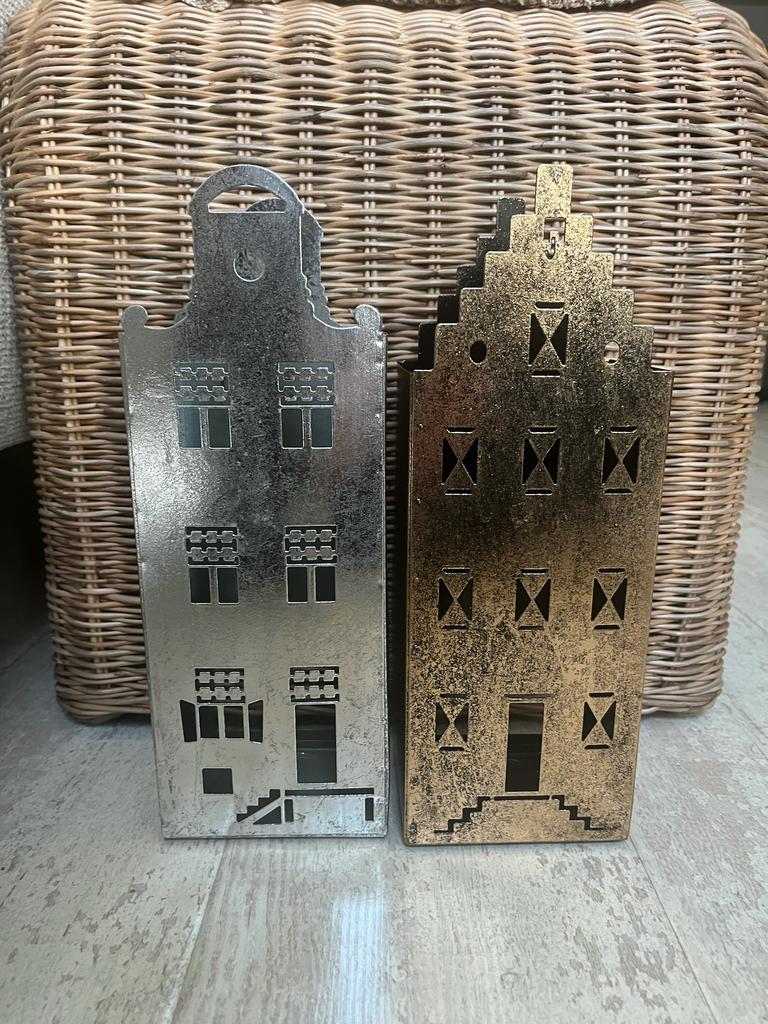 Te koop: 2 metalen huisjes/grachtenpandjes zilver en goud, Huis en Inrichting, Woonaccessoires | Overige, Ophalen of Verzenden