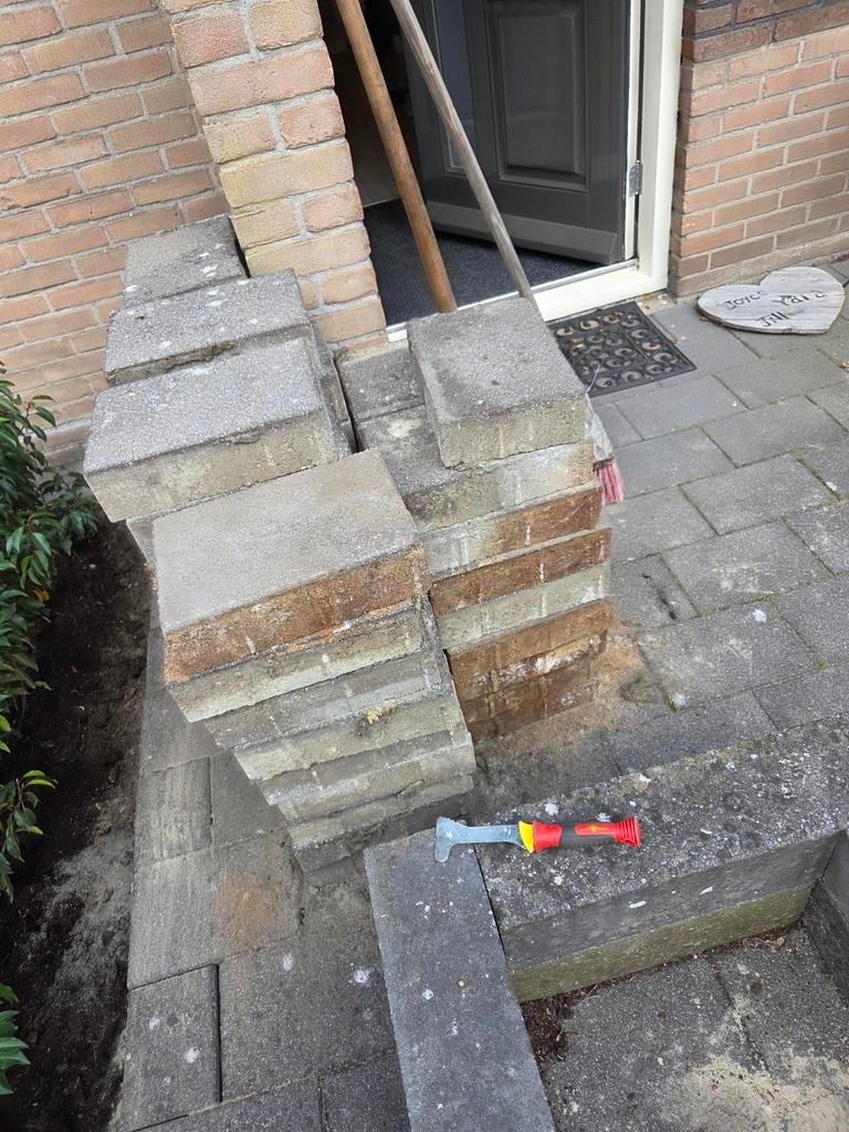 Gratis af te halen: 65 gebruikte stenen 30x20x8 cm, Tuin en Terras, Tegels en Klinkers, Ophalen, Gebruikt, Klinkers, Minder dan 5 m²