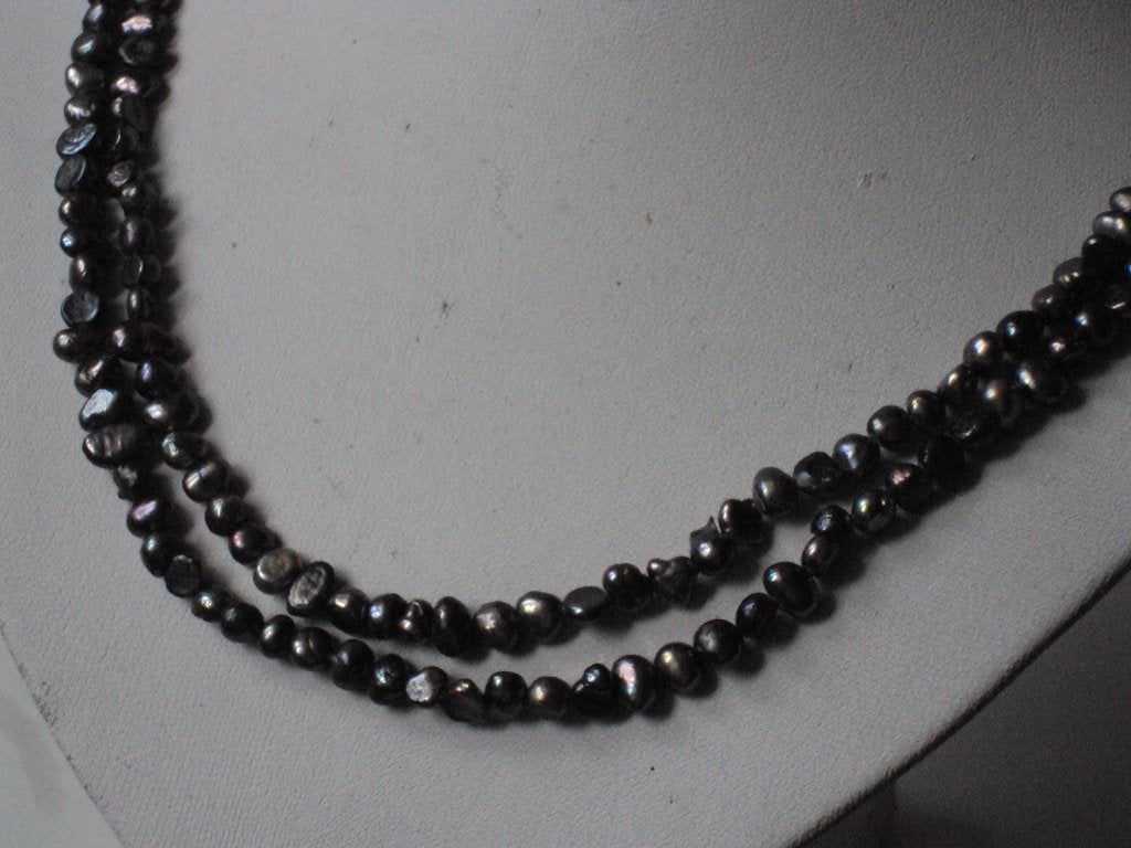 ketting met zoetwater barok pareltje, Sieraden, Tassen en Uiterlijk, Kettingen, Verzenden, Paars, Zo goed als nieuw, Steen of Mineraal