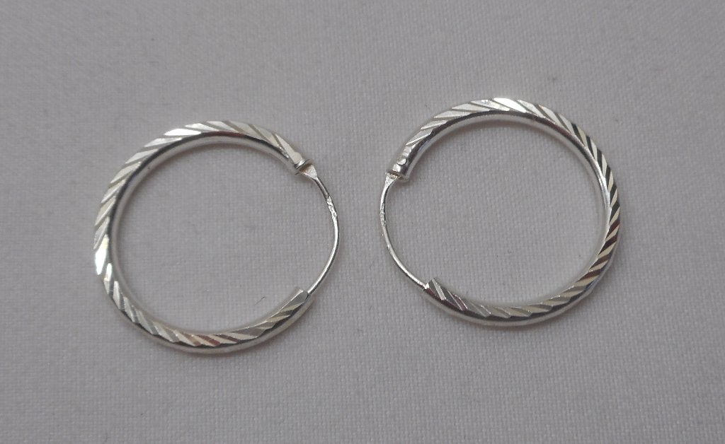 Zilveren mooi gedecoreerde oorringen nr.1348, Sieraden, Tassen en Uiterlijk, Oorbellen, Hangers, Verzenden, Zo goed als nieuw