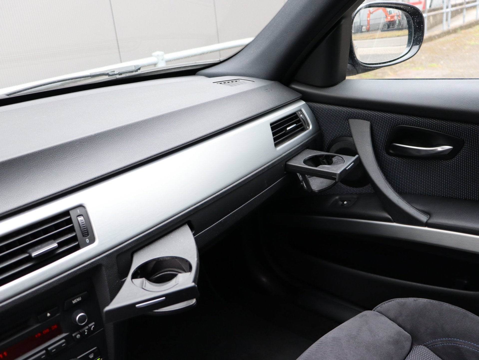 Foto 17 van BMW 3-serie 320i Executive M-sport airco LM cruise