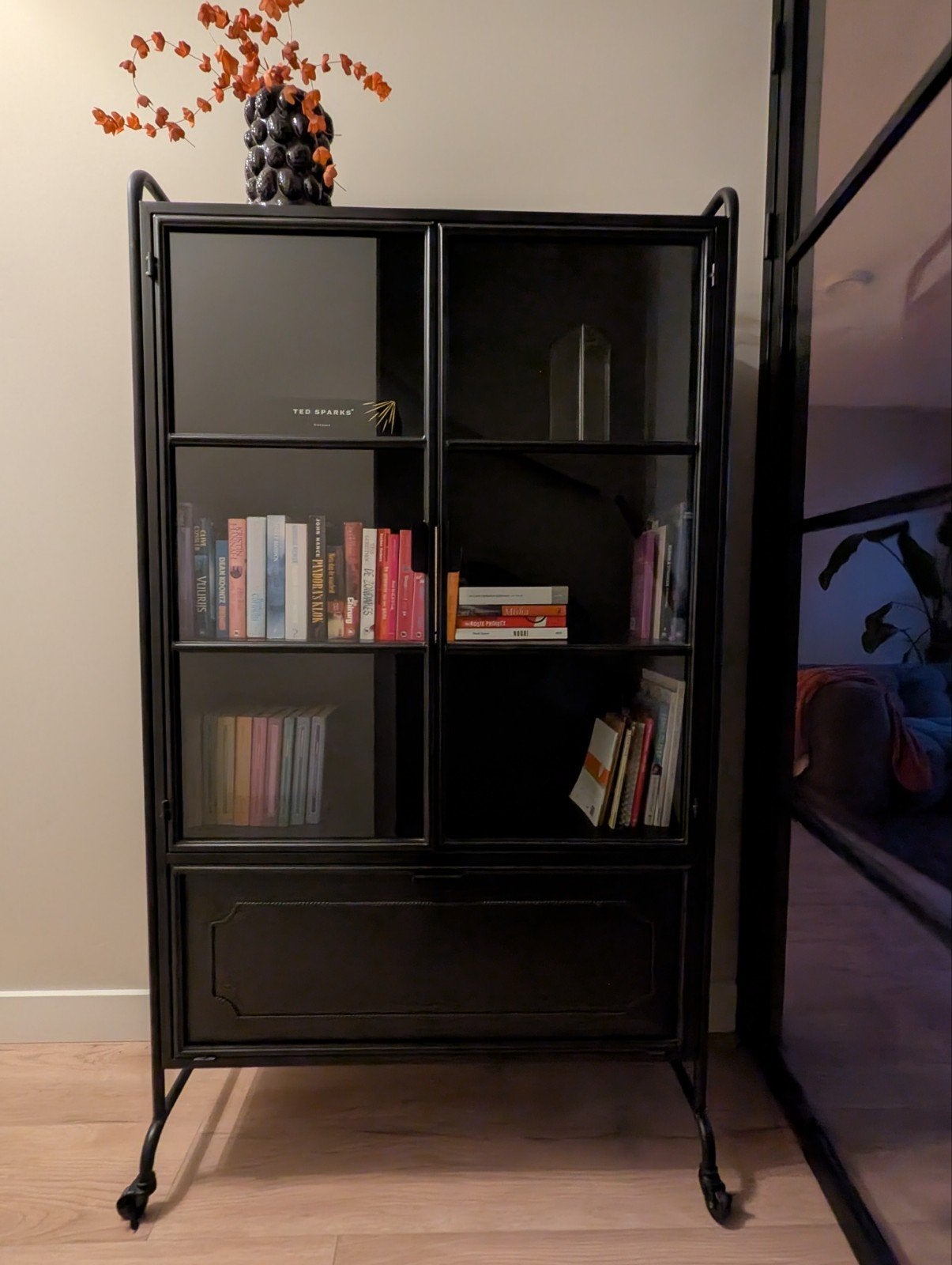 BePureHome Steel vitrinekast zwart, Ophalen, 100 tot 150 cm, Met deur(en), Zo goed als nieuw