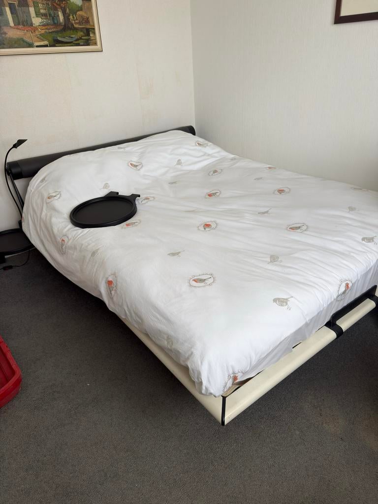 Twijfelaar bed 140x200 - Kwad, Huis en Inrichting, Slaapkamer | Bedden, Ophalen, 140 cm, Zo goed als nieuw, Twijfelaar