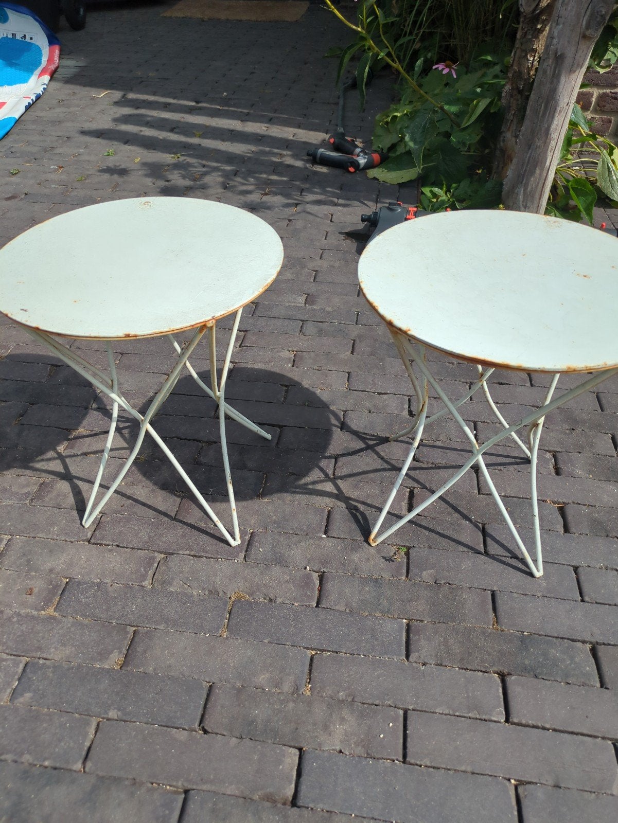 Serax metalen tafeltjes - industrieel of op te knappen, Tuin en Terras, Ophalen, Gebruikt, Rond, Metaal
