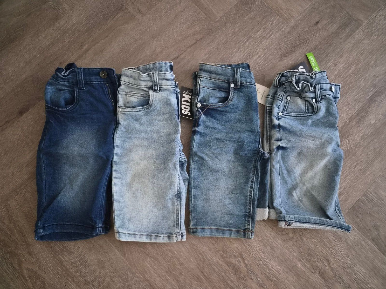 4 korte broeken, Ophalen of Verzenden, Nieuw, Maat 152