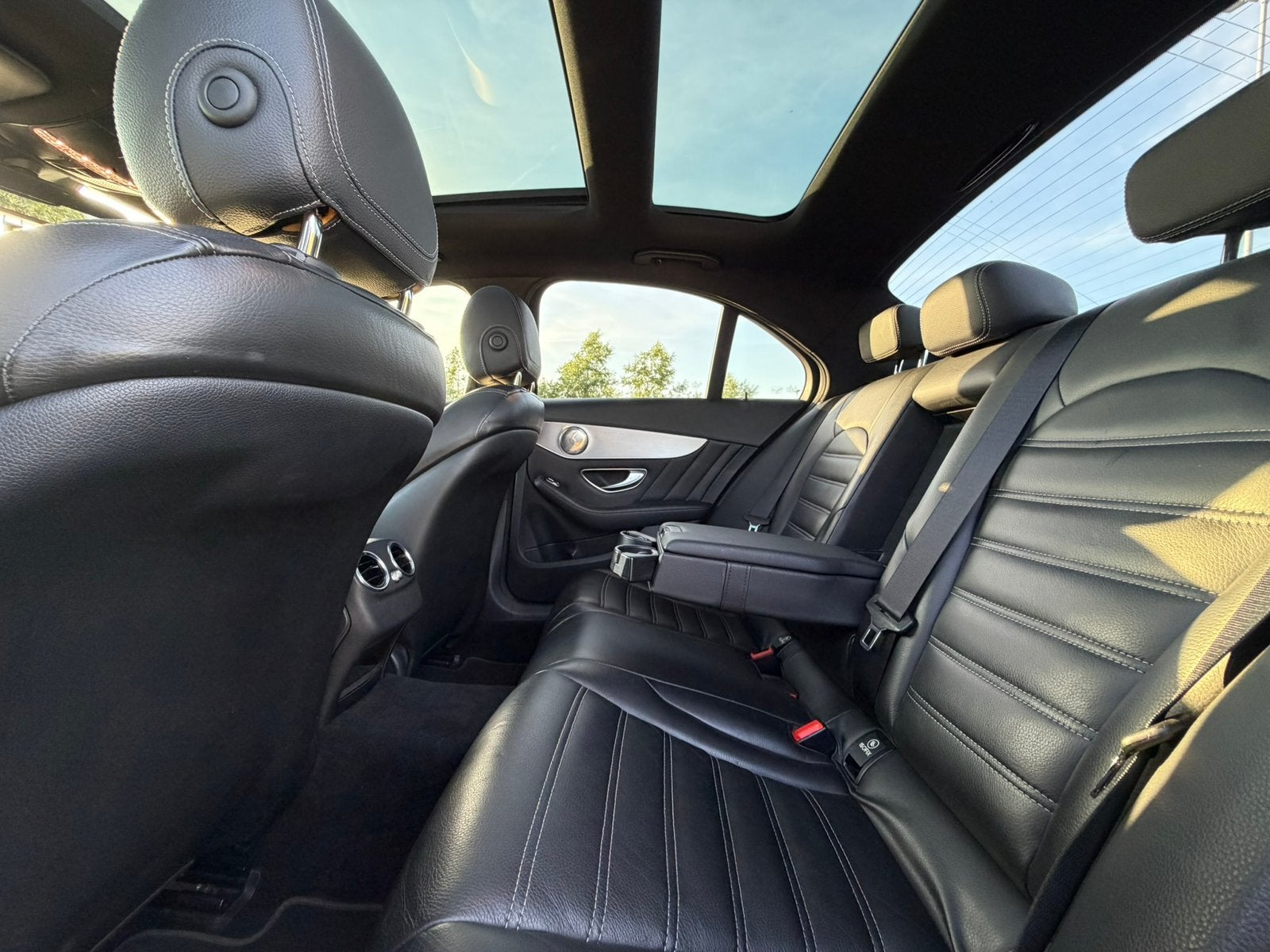 Foto 13 van Mercedes-Benz C350e 211PK | Pano | Burmester | 360 Camera