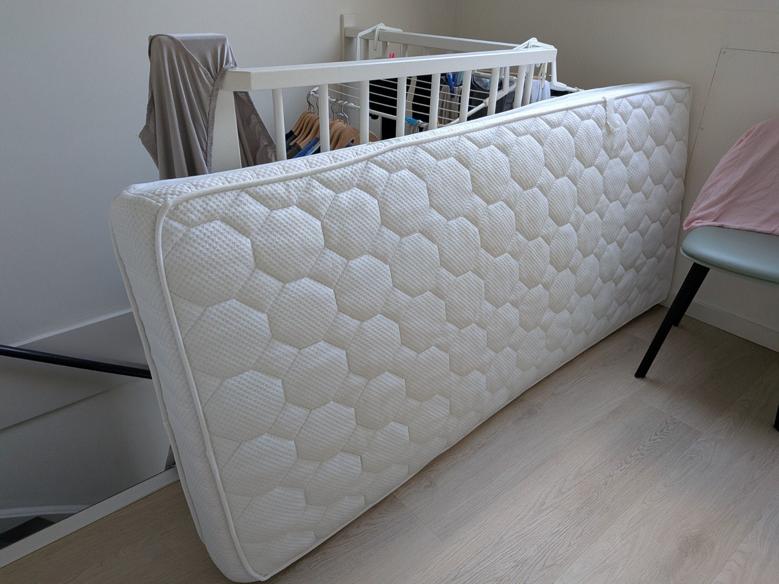 Matras AVEK  gratis 90x200 SCHOON, Ophalen, Eenpersoons