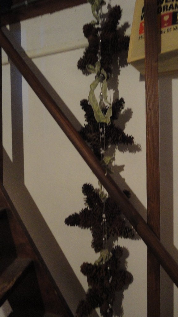 koord met 4 GROTE STERREN van DENNENAPPELS + deco / kerst, Ophalen of Verzenden, Zo goed als nieuw